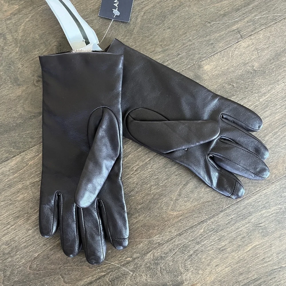 Leather gloves